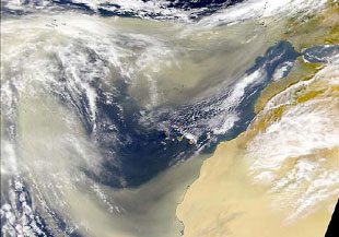 An example from a short-term winter S-type dust plume above the eastern North Atlantic (SeaWiFS, February 2002, taken from Fisher et. al, 2007).